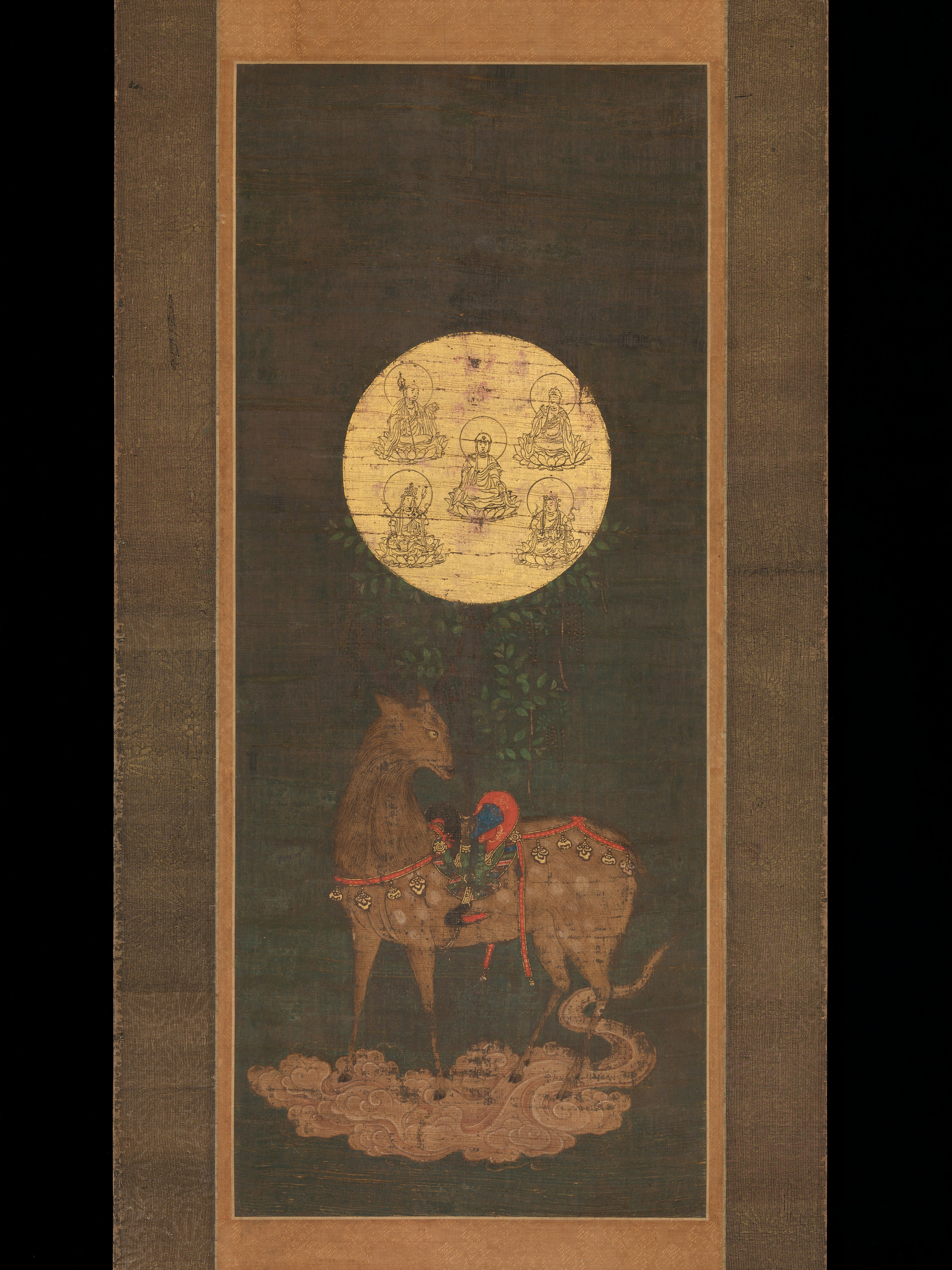 14 世纪日本春日鹿曼荼罗，神鹿背负神树与圆形佛像群，表现春日神祇与佛教本地垂迹的结合